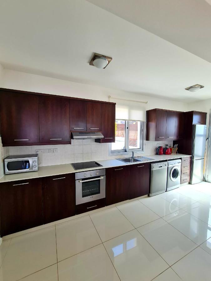 Modern Villa, 4 Bedrooms, Private Pool, Close To Coral Bay Strip เปเยีย ภายนอก รูปภาพ