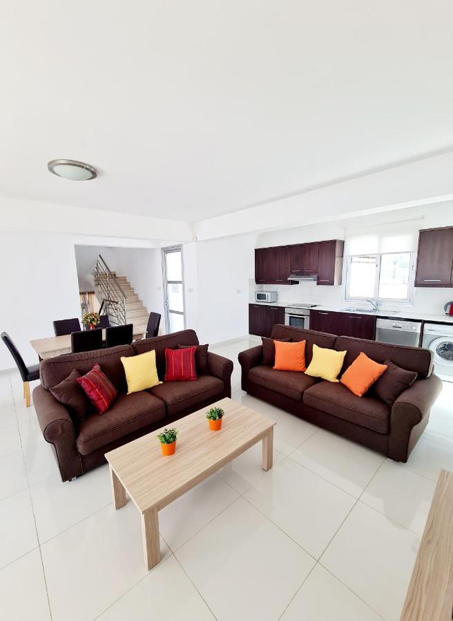 Modern Villa, 4 Bedrooms, Private Pool, Close To Coral Bay Strip เปเยีย ภายนอก รูปภาพ